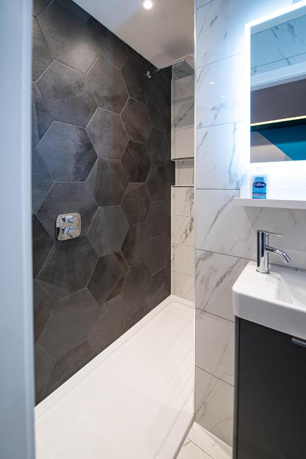 The Nest - Luxury 16 Person Apt W Jacuzzi & Parking Blackpool Ngoại thất bức ảnh